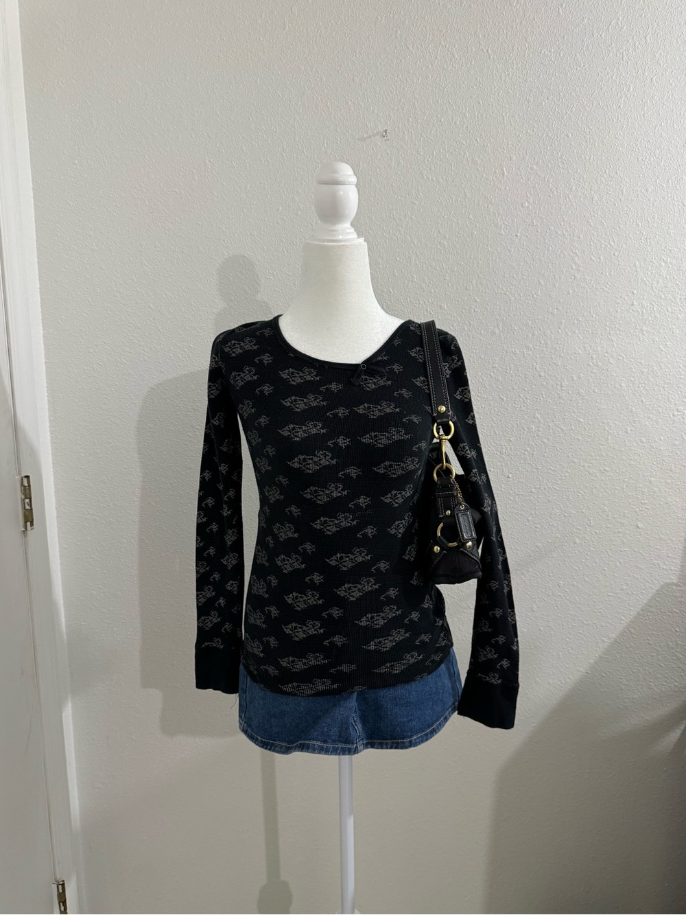 Volcom black long sleeve